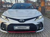 Toyota Camry 2021 года за 15 900 000 тг. в Алматы – фото 3