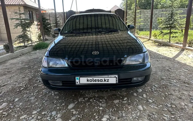 Toyota Carina E 1998 годаүшін2 100 000 тг. в Тараз