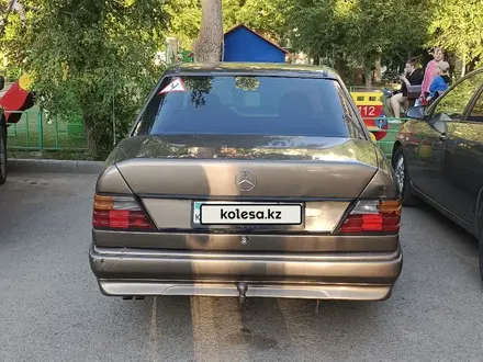 Mercedes-Benz E 200 1987 года за 1 150 000 тг. в Конаев (Капшагай) – фото 5