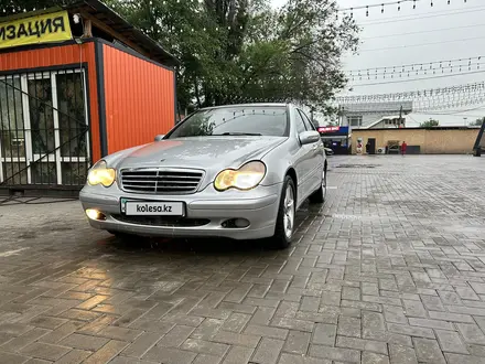 Mercedes-Benz C 240 2002 года за 3 050 000 тг. в Алматы – фото 3