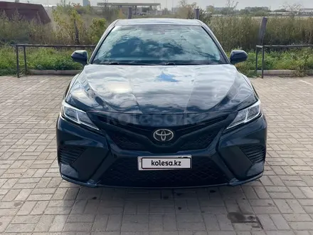 Toyota Camry 2018 года за 8 000 000 тг. в Уральск – фото 9