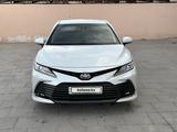 Toyota Camry 2021 года за 17 500 000 тг. в Кызылорда – фото 2