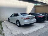 Toyota Camry 2020 года за 13 500 000 тг. в Алматы – фото 4