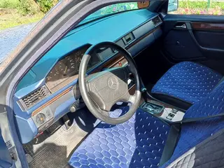 Mercedes-Benz E 230