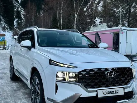 Hyundai Santa Fe 2021 года за 18 700 000 тг. в Алматы