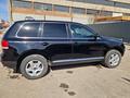 Volkswagen Touareg 2004 года за 5 700 000 тг. в Петропавловск – фото 5