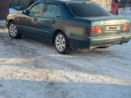 Mercedes-Benz E 230 1997 года за 1 950 000 тг. в Тайынша – фото 3