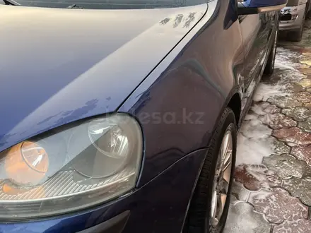 Volkswagen Golf 2005 года за 2 300 000 тг. в Алматы – фото 2