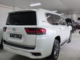 Toyota Land Cruiser 2023 года за 53 000 000 тг. в Алматы – фото 4