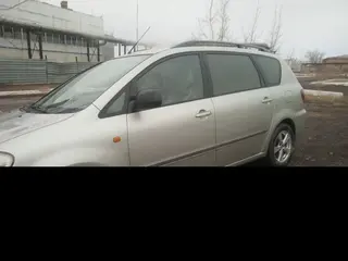 Toyota Avensis Verso, 2003