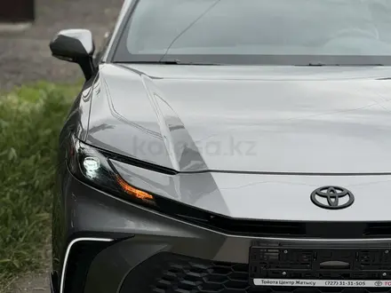 Toyota Camry 2025 года за 23 800 000 тг. в Алматы – фото 4