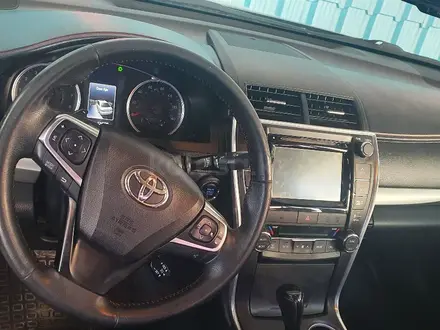 Toyota Camry 2015 года за 7 000 000 тг. в Актобе – фото 11