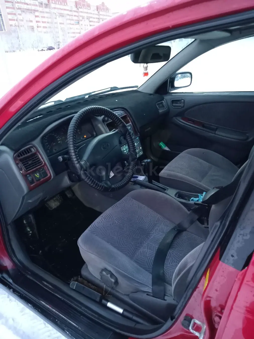 Toyota Avensis, 1998