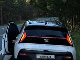 Hyundai Bayon 2023 года за 8 300 000 тг. в Уральск – фото 2