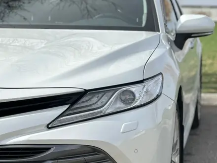 Toyota Camry 2018 года за 14 200 000 тг. в Астана – фото 3