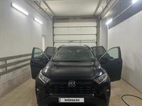 Toyota RAV4 2021 года за 15 800 000 тг. в Атырау