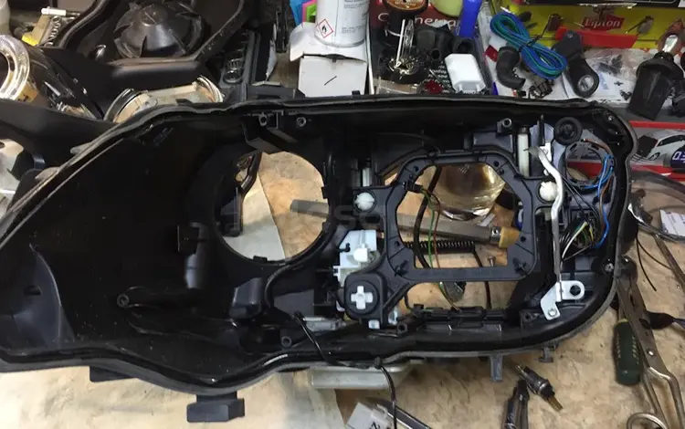 Стекло фары bmw e60 Костанай Алматы см. описание за 26 000 тг. в Костанай