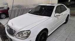 Mercedes-Benz S 500 2000 года за 3 200 000 тг. в Жанаозен