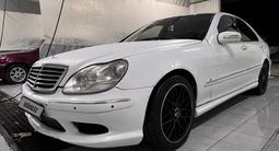 Mercedes-Benz S 500 2000 года за 3 200 000 тг. в Жанаозен – фото 4