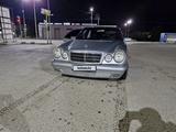 Mercedes-Benz E 230 1997 годаүшін2 950 000 тг. в Актобе – фото 3