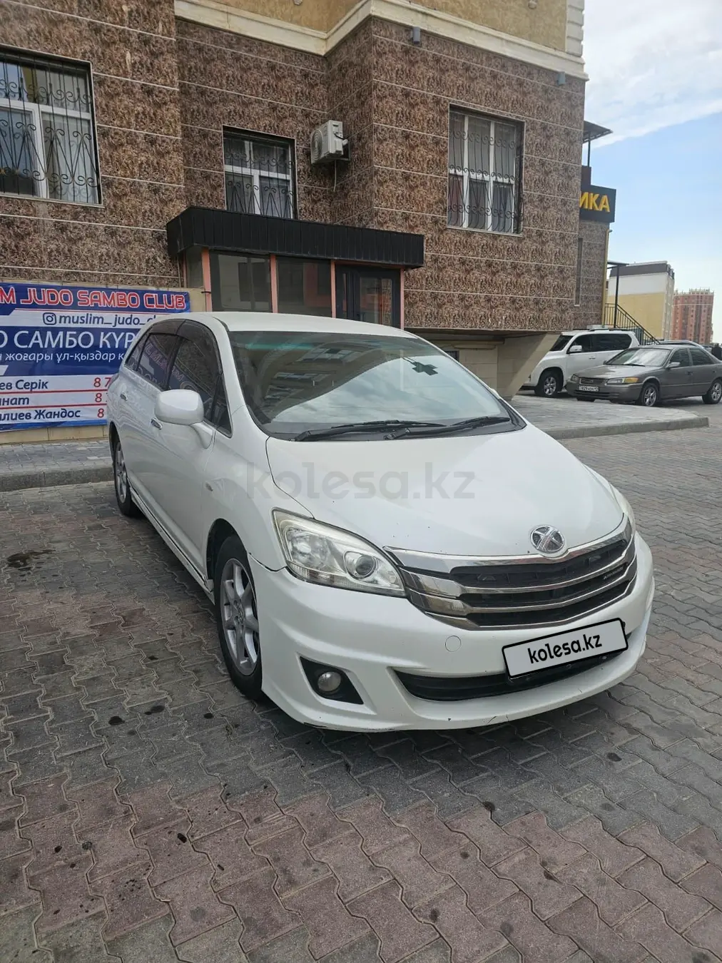 Toyota Mark X Zio, 2008