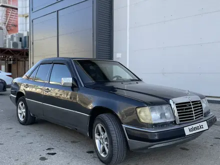 Mercedes-Benz E 260 1992 года за 1 400 000 тг. в Уральск