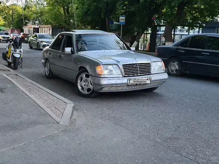 Mercedes-Benz E 280 1995 года за 2 500 000 тг. в Алматы