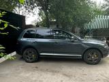 Volkswagen Touareg 2003 года за 3 200 000 тг. в Тараз – фото 2