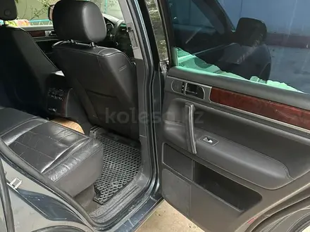 Volkswagen Touareg 2003 года за 3 200 000 тг. в Тараз – фото 8