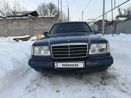 Mercedes-Benz E 320 1991 года за 1 800 000 тг. в Алматы