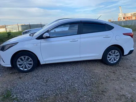 Hyundai Accent 2022 года за 7 500 000 тг. в Актобе – фото 3