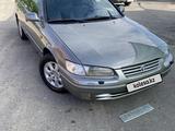 Toyota Camry 1997 года за 3 800 000 тг. в Шымкент – фото 2