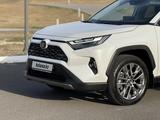 Toyota RAV4 2024 года за 20 500 000 тг. в Астана – фото 2