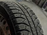 Комплект шины/диски за 180 000 тг. в Актобе – фото 4