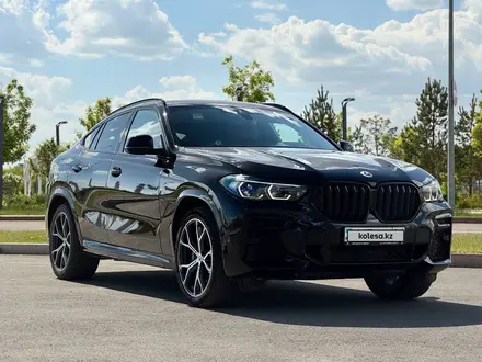 BMW X6 2022 года за 42 000 000 тг. в Астана