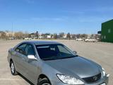 Toyota Camry 2005 года за 6 800 000 тг. в Актобе – фото 5