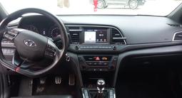 Hyundai Avante 2018 года за 9 999 999 тг. в Алматы – фото 4