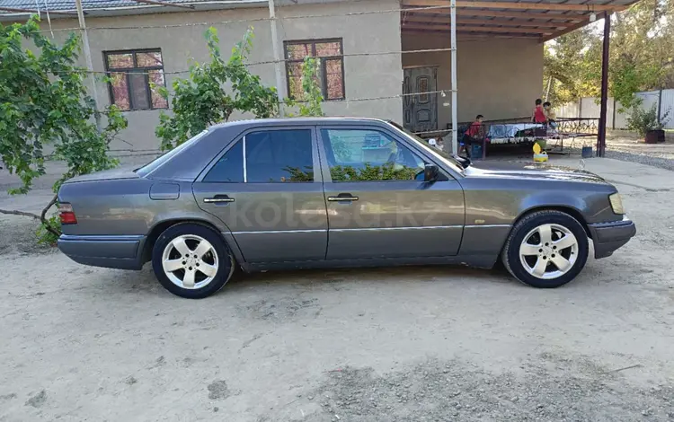 Mercedes-Benz E 220 1994 года за 1 400 000 тг. в Шымкент