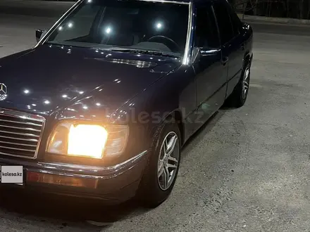 Mercedes-Benz E 220 1993 года за 2 800 000 тг. в Шу – фото 4