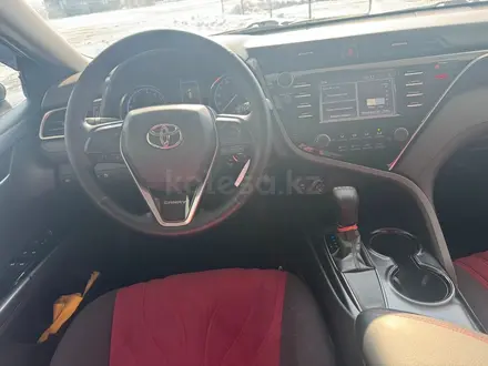 Toyota Camry 2018 года за 8 979 400 тг. в Астана – фото 9