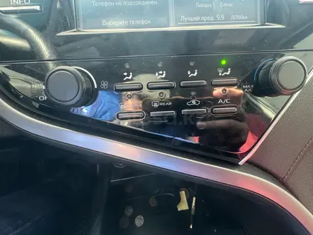 Toyota Camry 2018 года за 8 979 400 тг. в Астана – фото 13