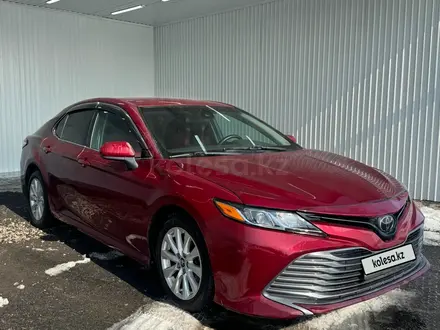 Toyota Camry 2018 года за 8 979 400 тг. в Астана – фото 5