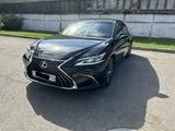 Lexus ES 250 2022 года за 29 000 000 тг. в Астана – фото 2