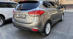 Kia Carens 2015 годаfor7 500 000 тг. в Атырау – фото 5