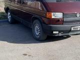 Volkswagen Caravelle 1993 годаүшін4 300 000 тг. в Рудный