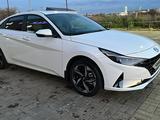 Hyundai Elantra 2023 года за 13 177 000 тг. в Уральск – фото 2