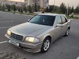 Mercedes-Benz C 200 1998 годаүшін2 500 000 тг. в Караганда – фото 4