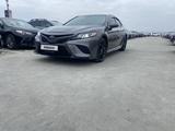 Toyota Camry 2018 года за 9 000 000 тг. в Атырау