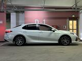 Toyota Camry 2021 года за 14 300 000 тг. в Астана – фото 3