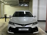 Toyota Camry 2021 года за 14 300 000 тг. в Астана – фото 2
